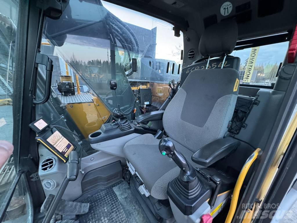 Volvo ECR 235 EL حفارات زحافة