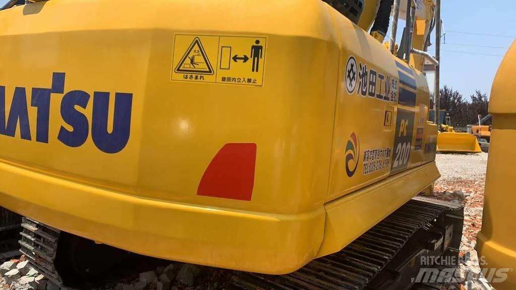 Komatsu PC 200-8N1 حفارات زحافة