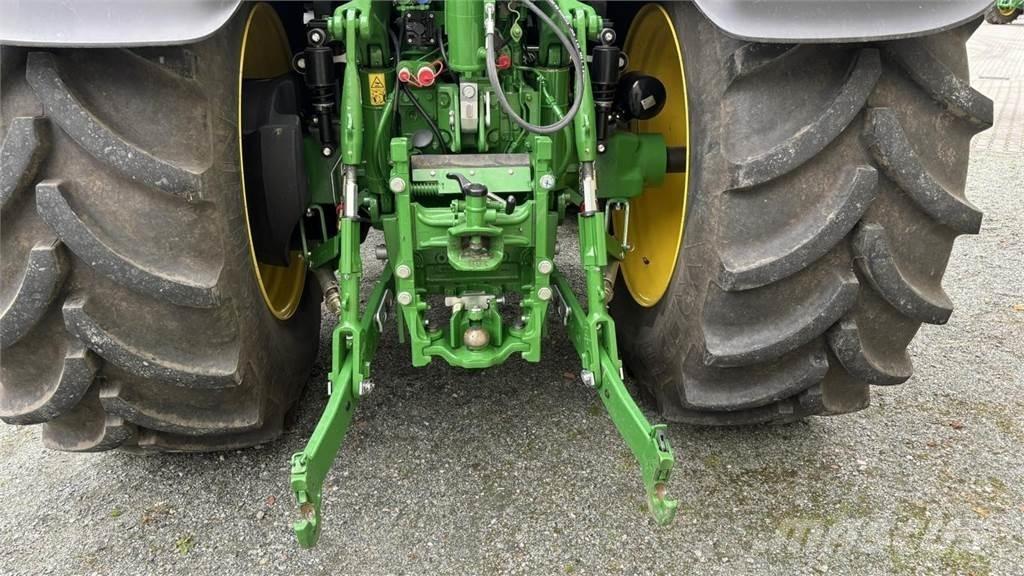 John Deere 6M 240 الجرارات