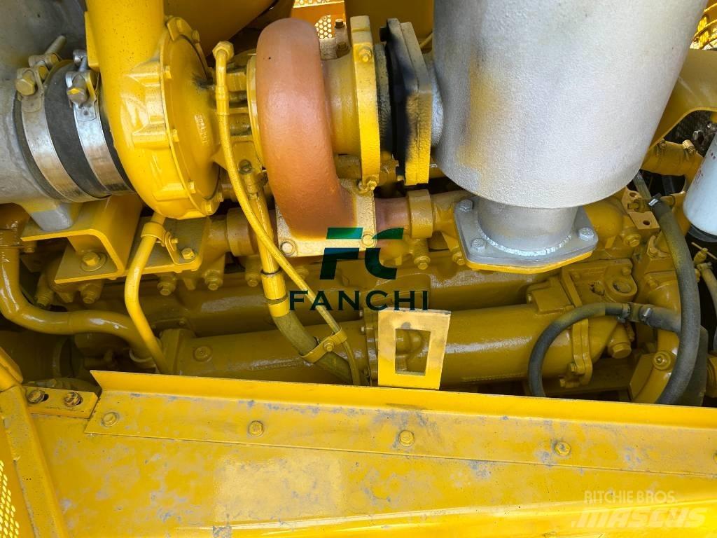 CAT D 8 R بلدوزرات مجنزرة