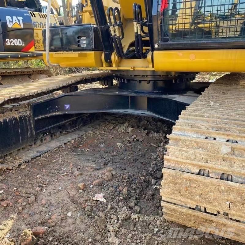 CAT 320 D حفارات زحافة
