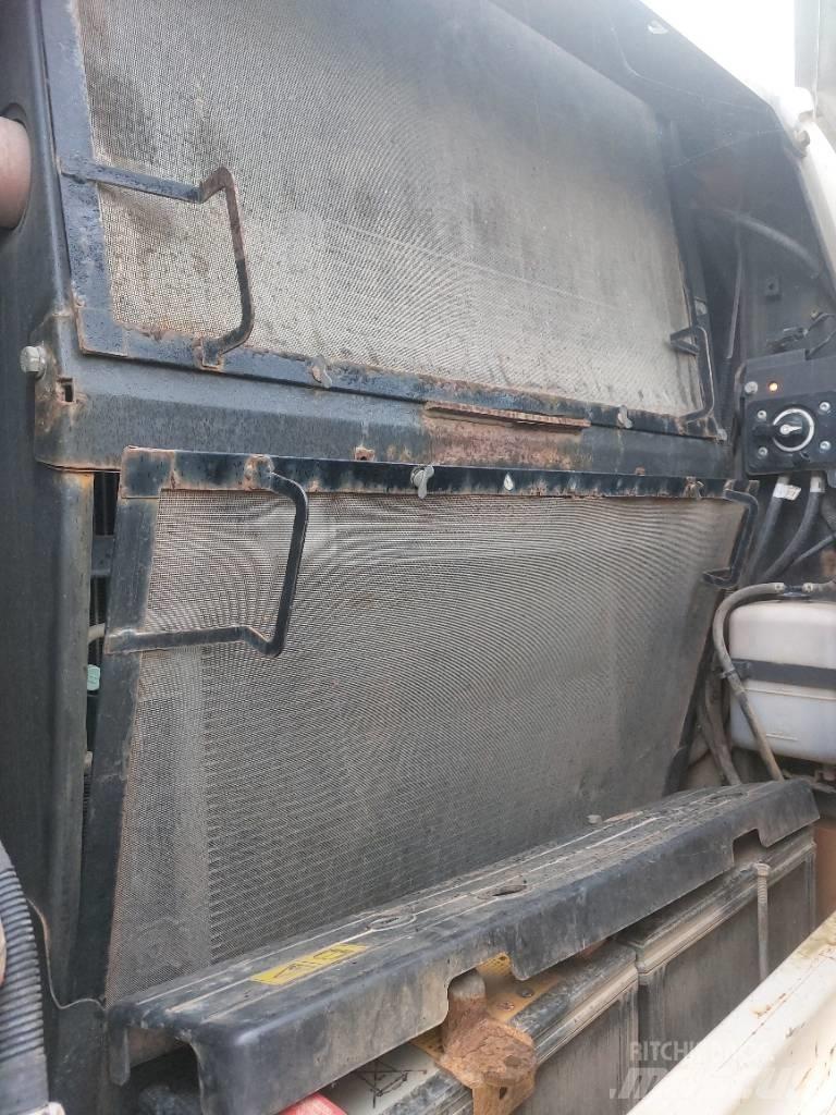 CASE CX 210 D حفارات زحافة