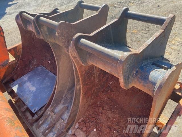 Mecalac 12 M TX حفارات بعجل