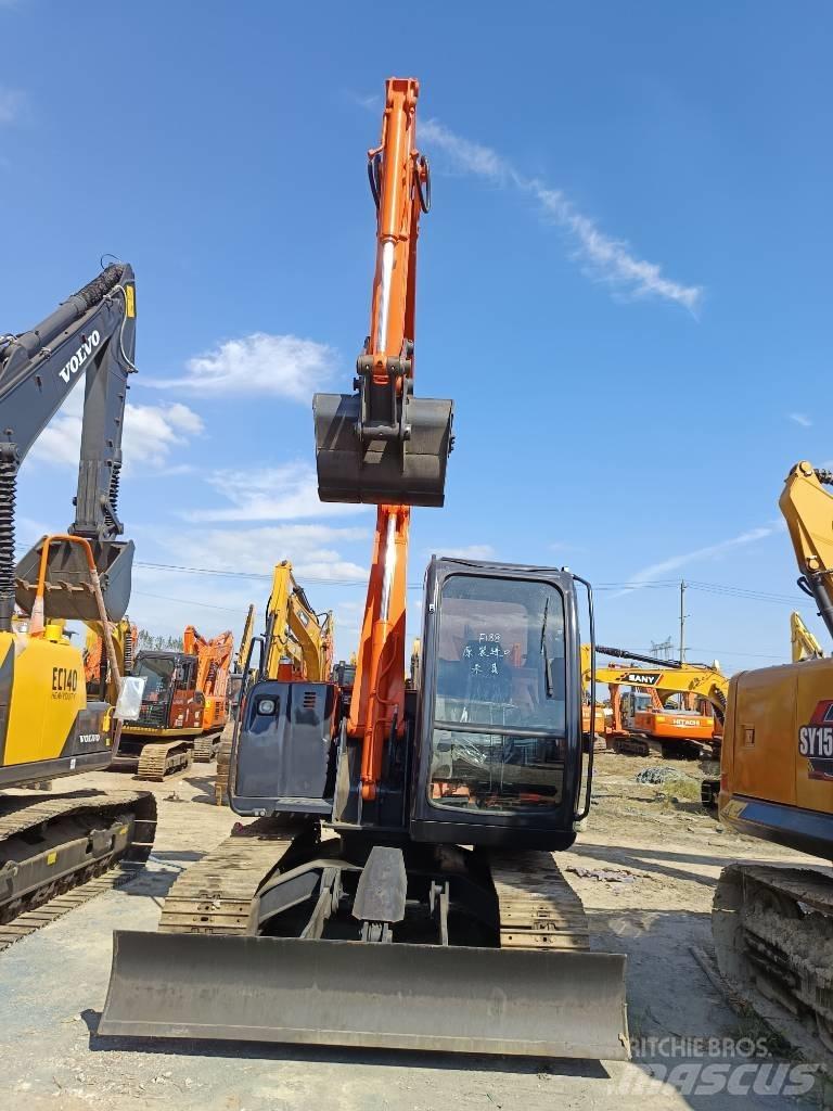 Hitachi ZX 75 حفارات وسط 7 طن - 12 طن