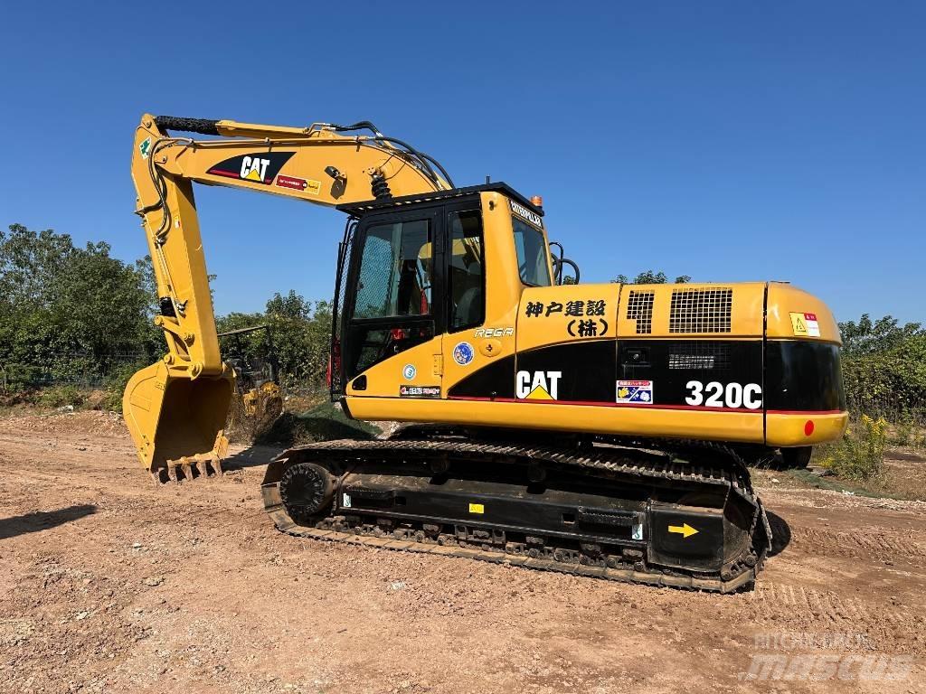 CAT 320 C حفارات زحافة