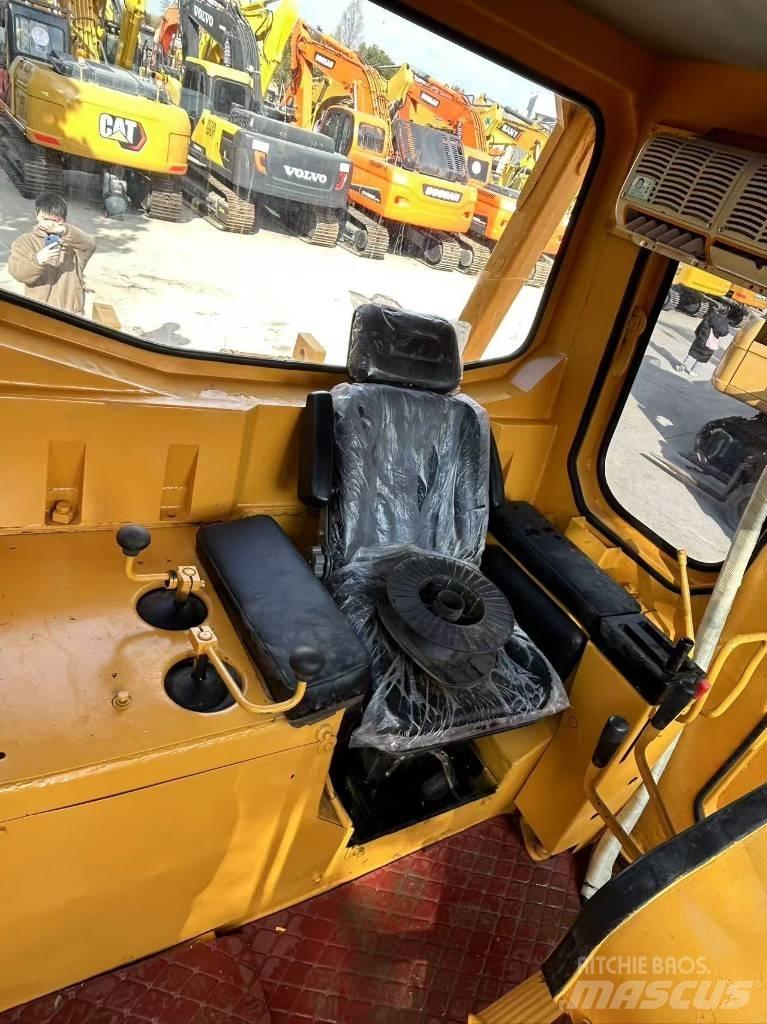 CAT D 7 G بلدوزرات مجنزرة