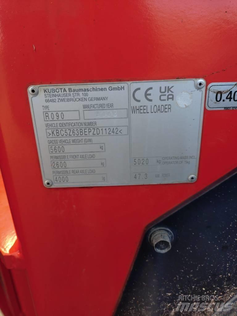 Kubota R 082 لوادر بعجل