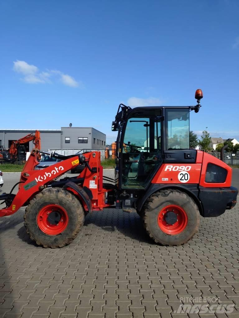 Kubota R 082 لوادر بعجل