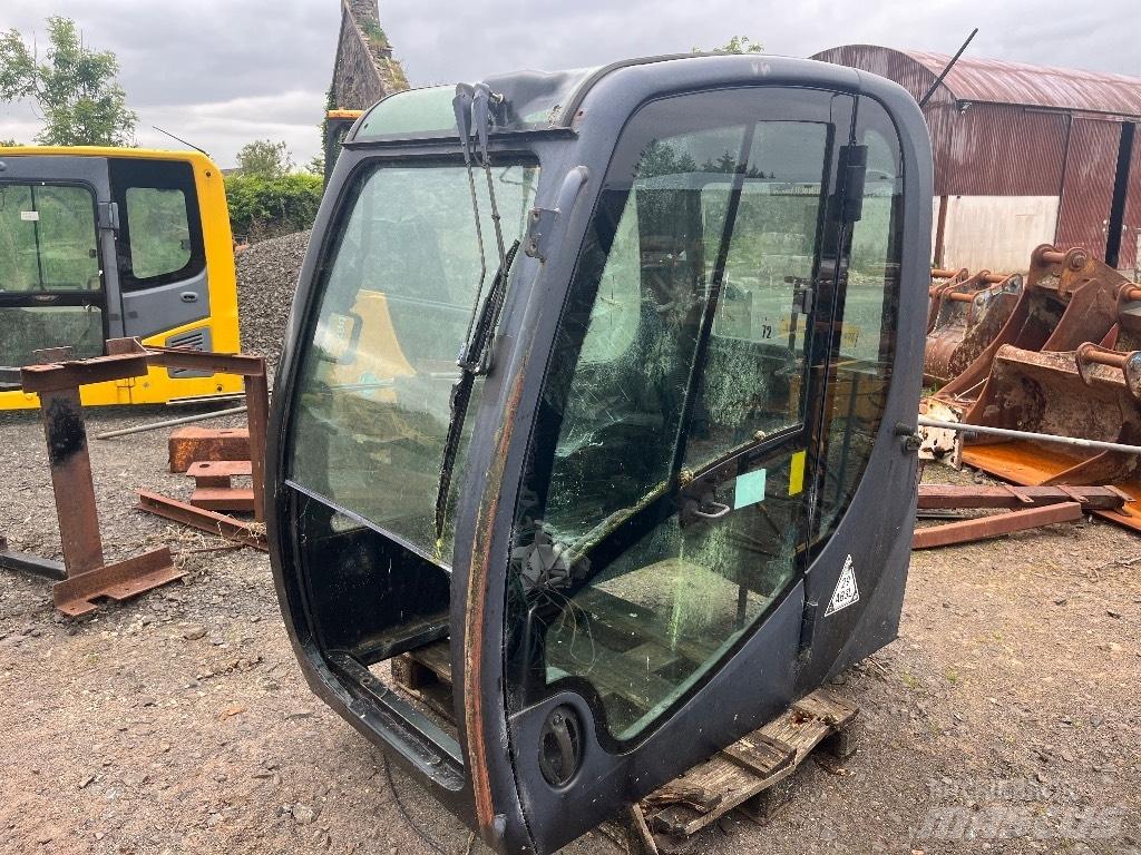 JCB JS220 Cabin / Cab حفارات زحافة