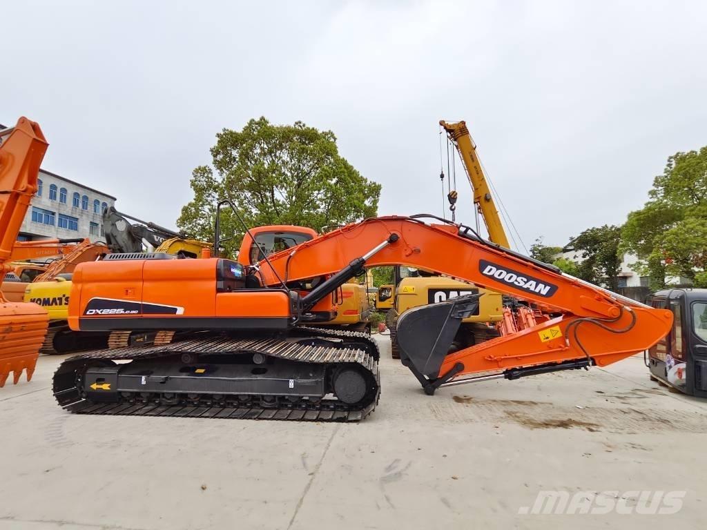 Doosan DX 225 LC حفارات زحافة