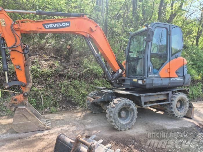 Doosan DX 55 W حفارات بعجل