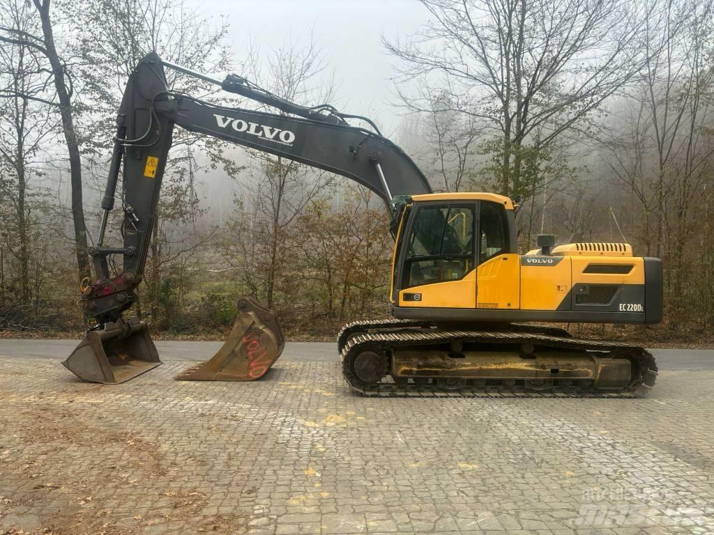 Volvo EC 220 DL حفارات زحافة