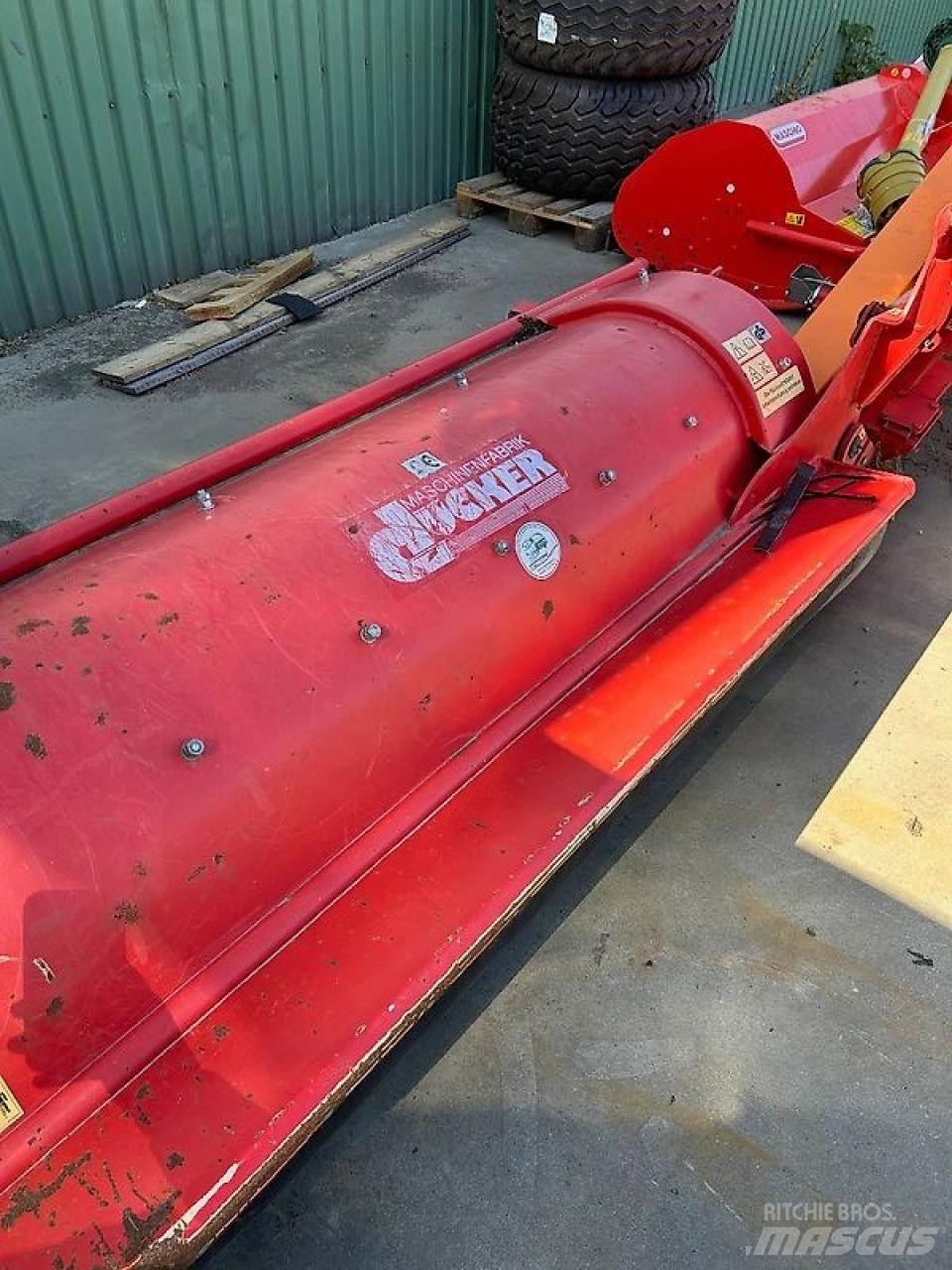 Dücker USM 21 جزازات وأغطية المراعي