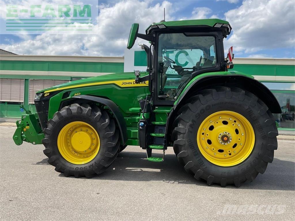 John Deere 8R340 الجرارات