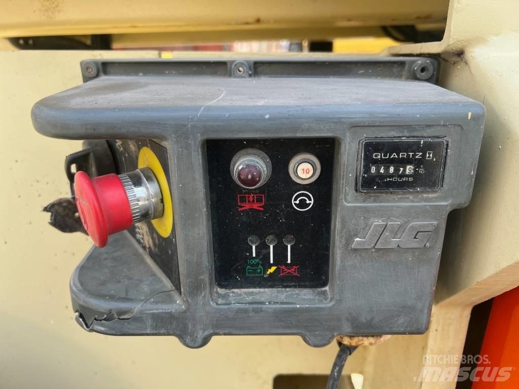 JLG 2646 ES رافعات مقصية الشكل