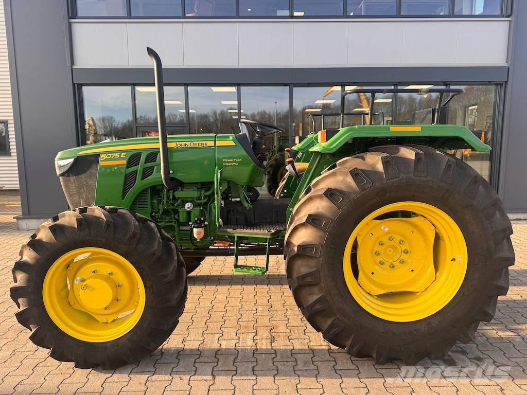John Deere 5075 E الجرارات