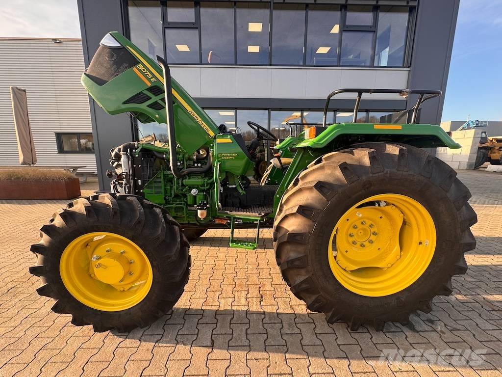 John Deere 5075 E الجرارات