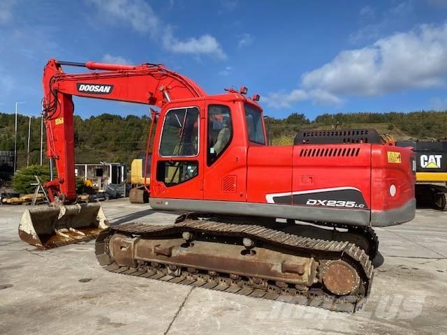 Doosan DX 235 LC حفارات زحافة