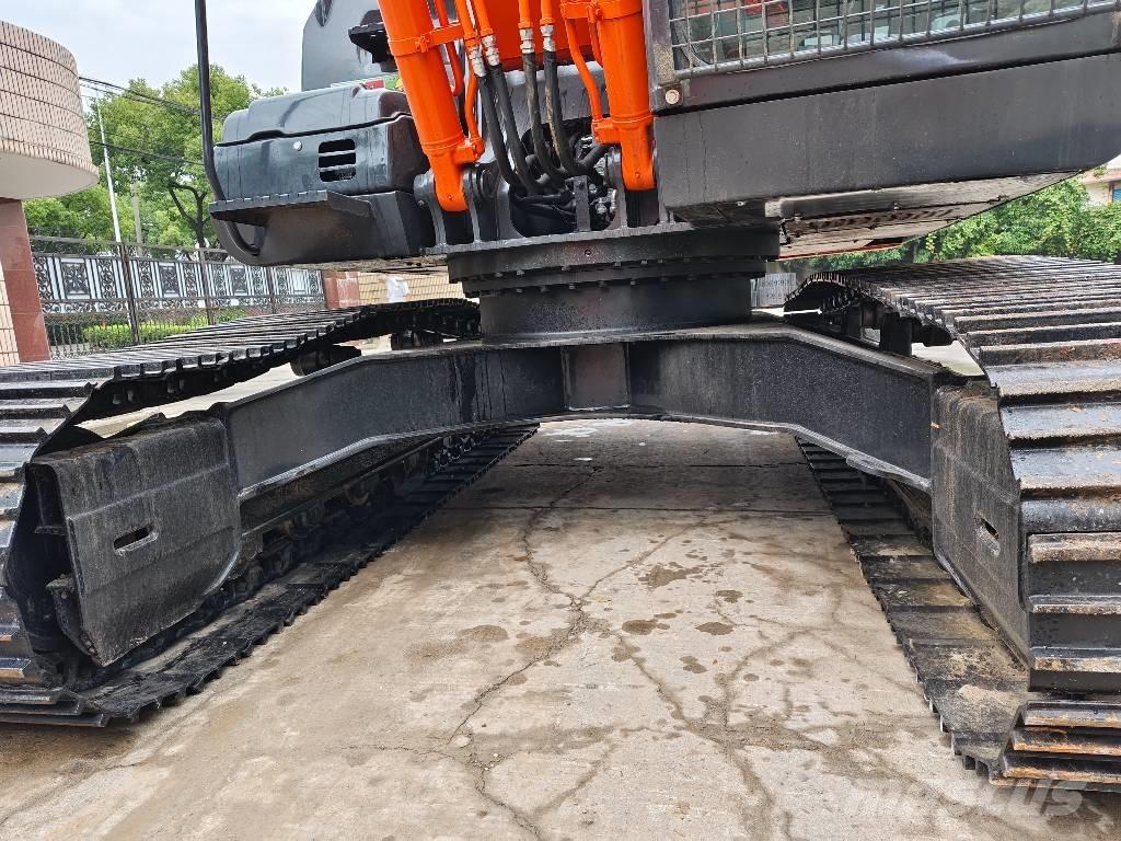 Hitachi ZX 200 حفارات زحافة