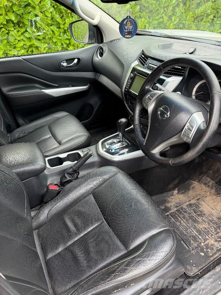 Nissan Navara شاحنات خفيفة/مفصلية الجوانب
