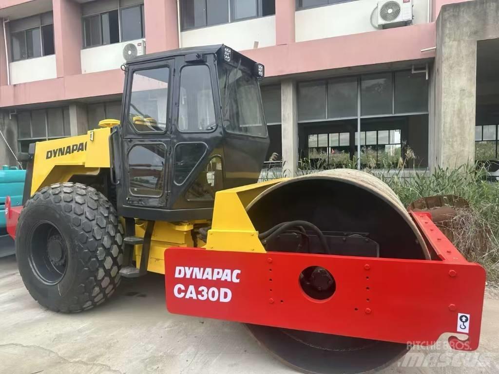 Dynapac CA 30 D مداحل أحادية الأسطوانة