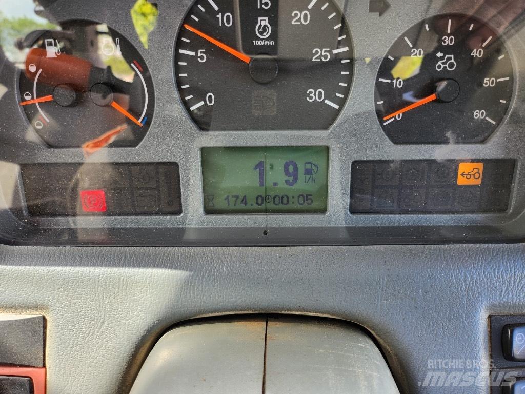 Valtra N122 Versu الجرارات