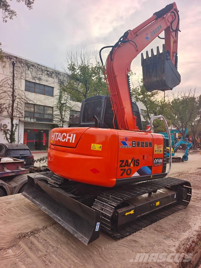 Hitachi ZX 70 حفارات وسط 7 طن - 12 طن