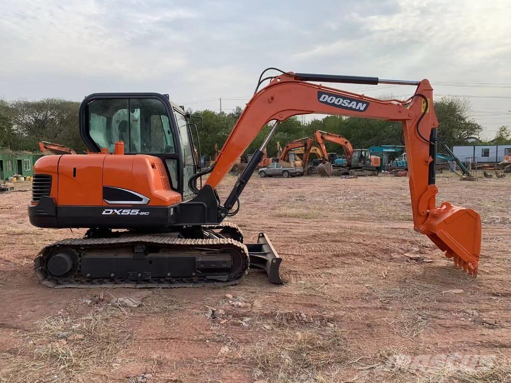 Doosan DX 55 حفارات صغيرة أقل من 7 طن (حفارات صغيرة)