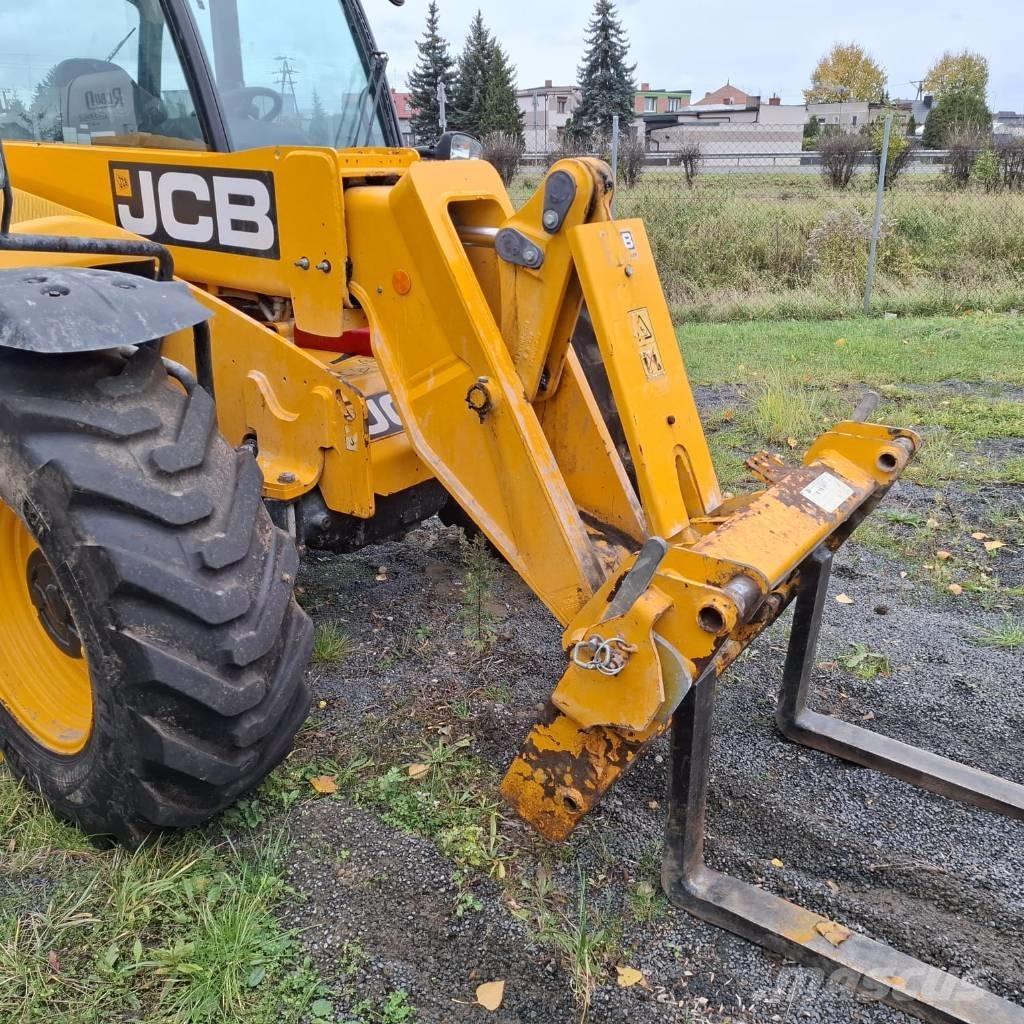 JCB 531-70 مناولات متداخلة