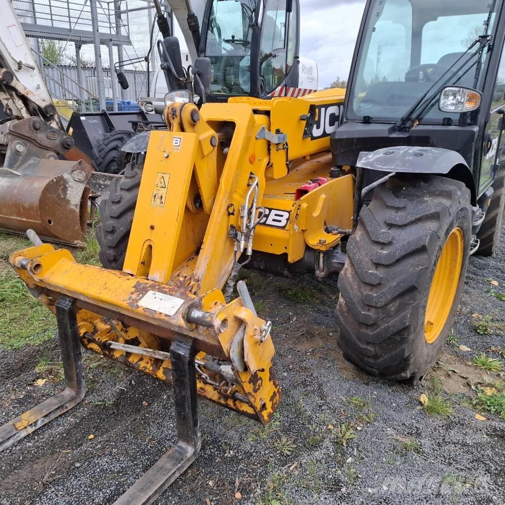 JCB 531-70 مناولات متداخلة