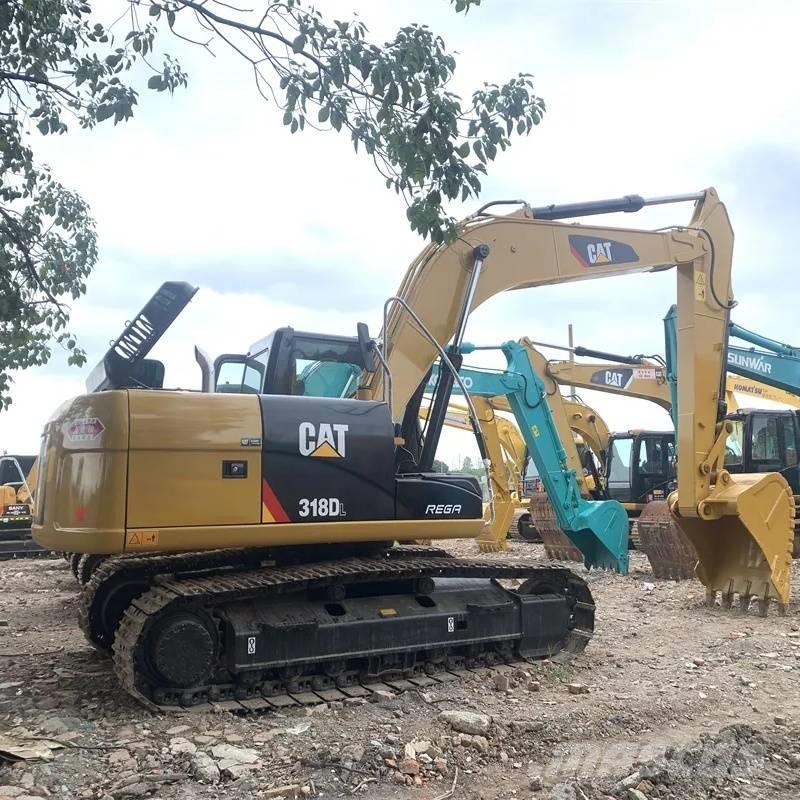 CAT 318 D حفارات زحافة