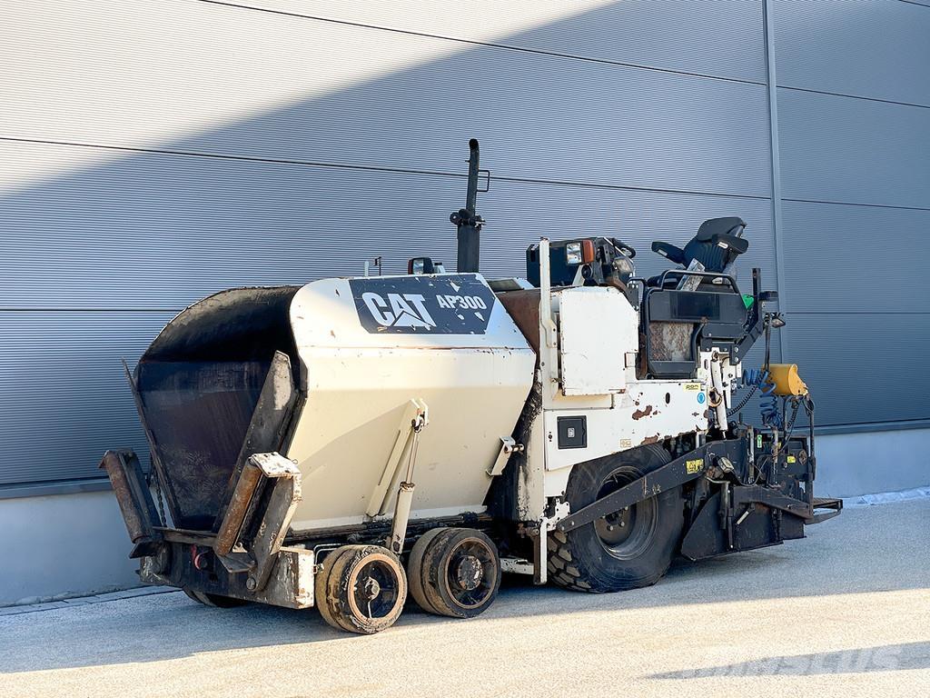 CAT AP300 معدات السفلتة