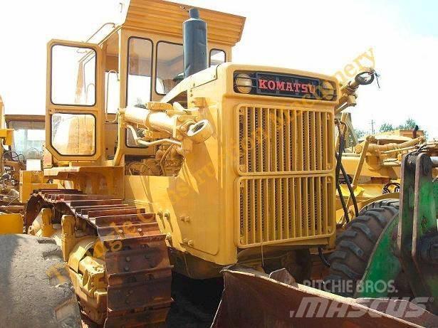 Komatsu d155a-1 بلدوزرات مجنزرة