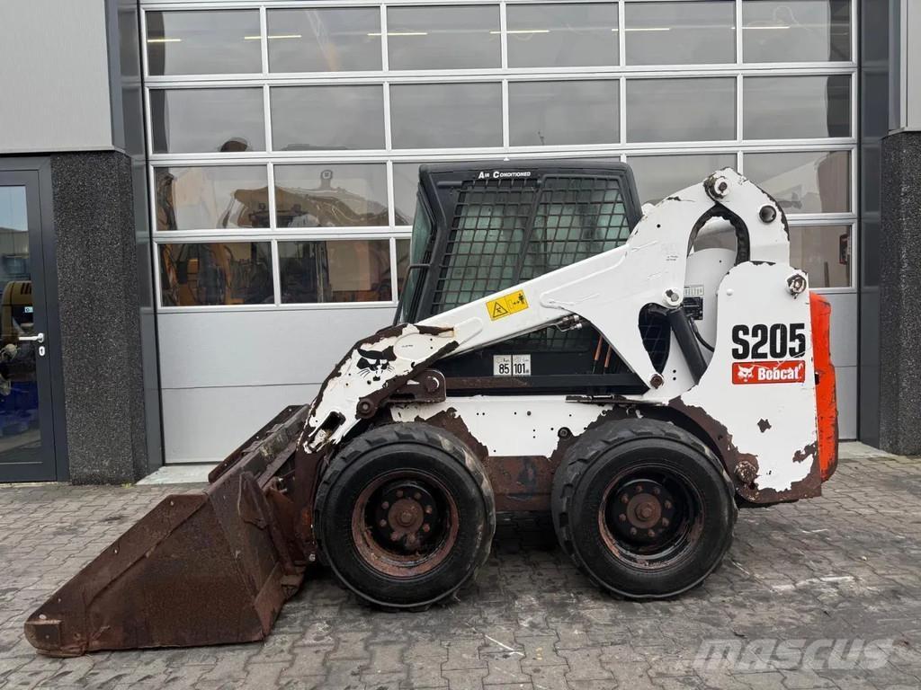 Bobcat S205 لوادر انزلاقية التوجيه