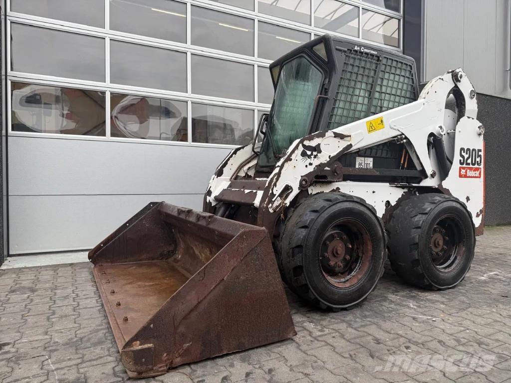 Bobcat S205 لوادر انزلاقية التوجيه