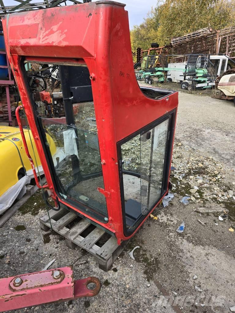 Yanmar Vio 25 Cabine كابينة والداخلية