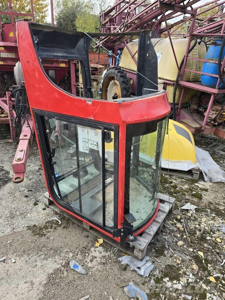 Yanmar Vio 25 Cabine كابينة والداخلية