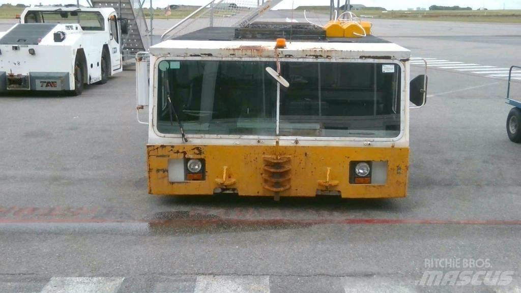  Douglas DC 11 أخرى