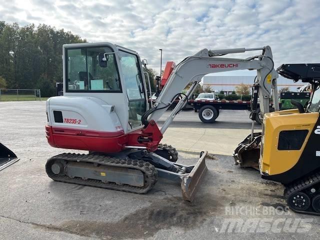 Takeuchi TB235 حفارات صغيرة أقل من 7 طن (حفارات صغيرة)