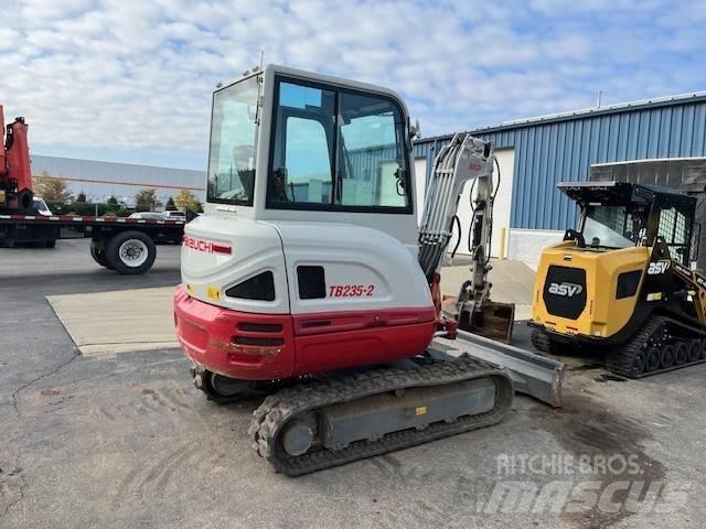 Takeuchi TB235 حفارات صغيرة أقل من 7 طن (حفارات صغيرة)