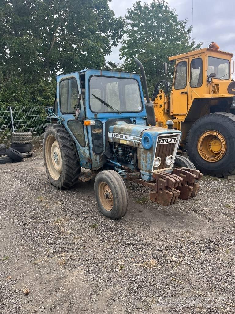 Ford 4100 الجرارات