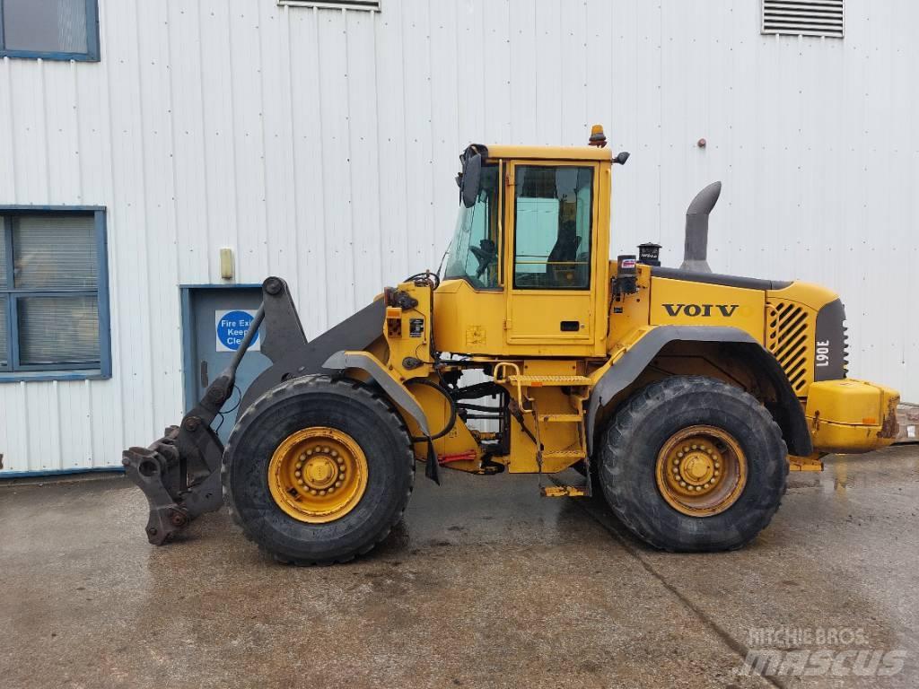 Volvo L90E لوادر بعجل