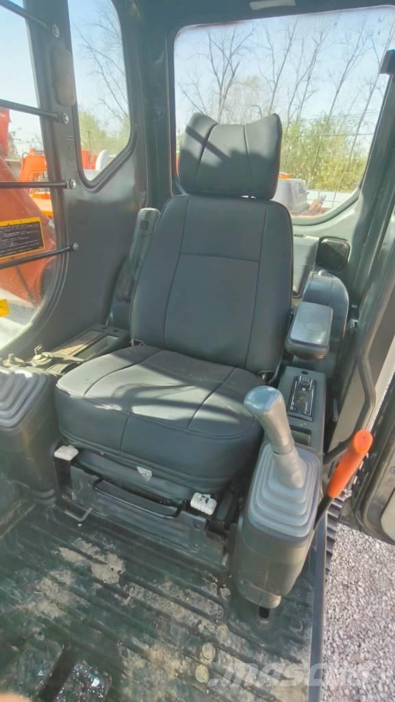 Hitachi ZX 210-3 حفارات زحافة