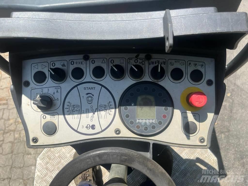 Bomag BW 120 AD-5 مداحل ثنائية الاسطوانة