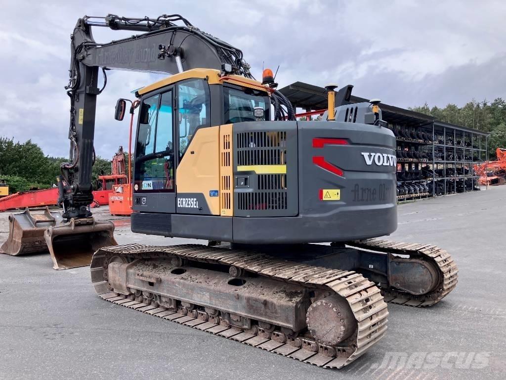 Volvo ECR 235 E حفارات زحافة