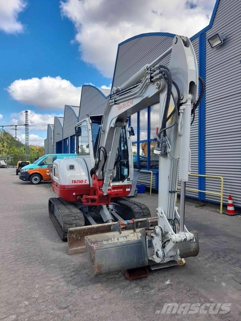 Takeuchi TB 250-2 حفارات صغيرة أقل من 7 طن (حفارات صغيرة)