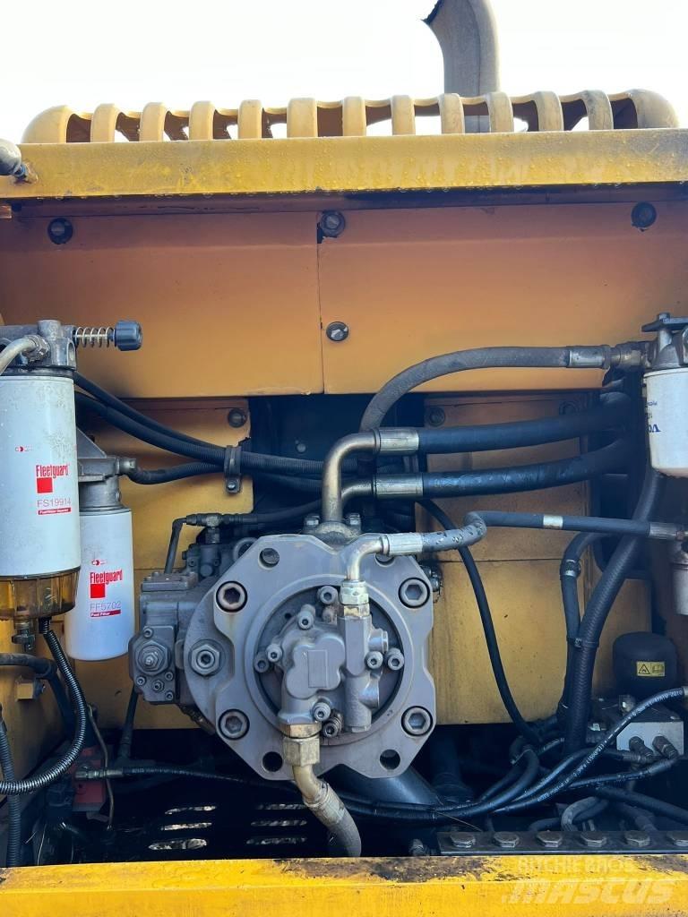 Volvo EC 290 C L حفارات زحافة
