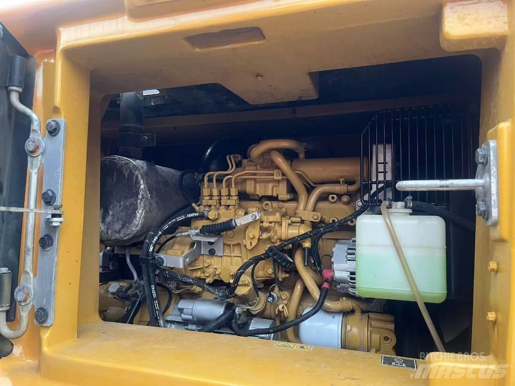 CAT 310 حفارات زحافة