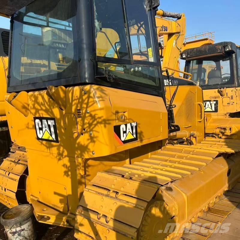 CAT D 5 K بلدوزرات مجنزرة