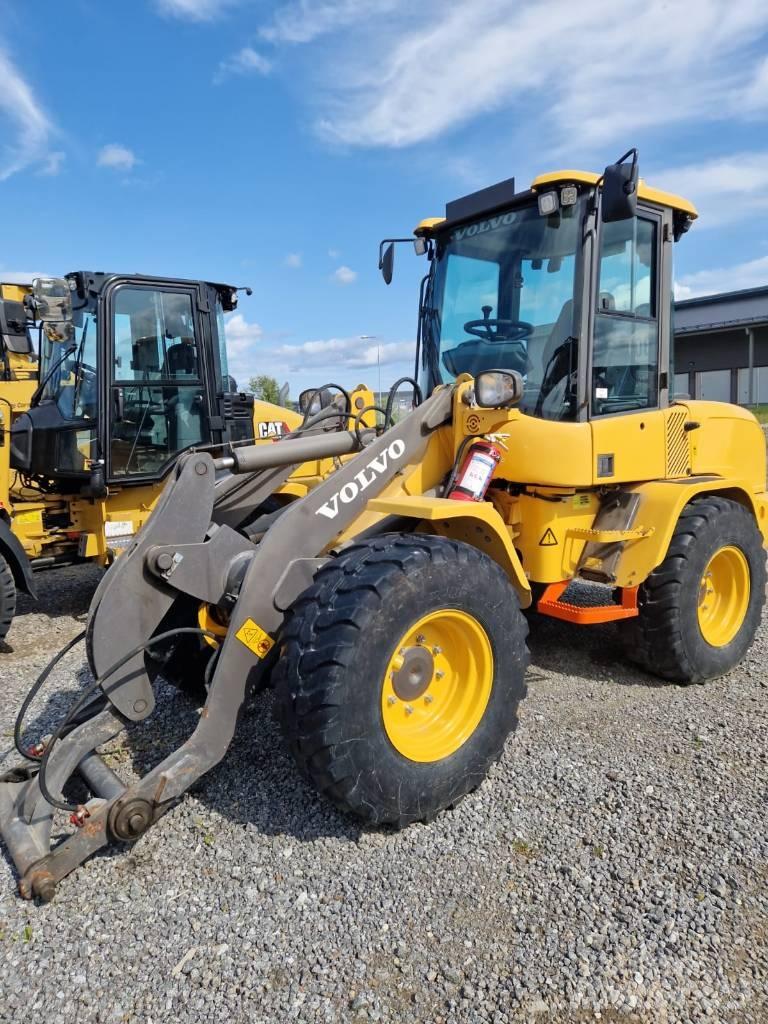 Volvo L 30 G لوادر بعجل
